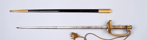 대한제국을 상징하는 이화 무늬를 새긴 의례용 칼. 1906년 이후 제작된 것으로 추정된다. 국립중앙박물관 제공