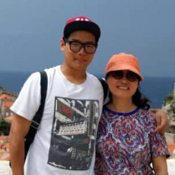지난해 8월 크로아티아 여행을 다녀온 아들 남권우 씨(25·왼쪽)와 어머니 송혜경 씨(55). 남권우 씨 제공