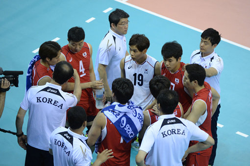 한국남자배구의 2016리우데자네이루올림픽 본선 진출의 꿈이 좌절됐다. 6일 이란 테헤란에서 벌어진 아시아선수권대회 일본과의 8강 플레이오프에서 2-3으로 패한 것이 결정타였다. 사진제공｜FIVB