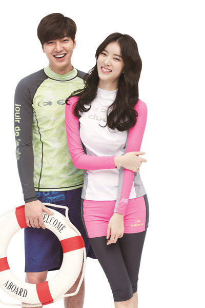 우리나라는 ‘3면 3색’의 바다를 갖고 있다. 다 같은 바다지만 가만히 들여다보면 제각기 분위기도 놀 거리도 다르다. 휴가지의 패셔니스타들은 바다에 따라 스타일링도 달라진다. 휴가지 아웃도어 패션을 선보이고 있는 아이더의 전속모델 이민호(왼쪽)와 한지완. 사진제공｜아이더