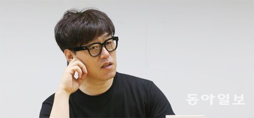 “이전엔 도시, 사물에 주목했는데 이제는 사람과 감정에 관심을 갖게 됐다. 소설을 생각하는 방향이 달라진 것 같다”는 김중혁 씨. 홍진환 기자 jean@donga.com