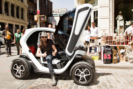 내년부터 시범운행이 가능해질 것으로 보이는 르노삼성자동차의 초소형 전기차 트위지. 도심운송수단의 대안이 될 것으로 기대되는 차다. 사진제공｜르노삼성자동차