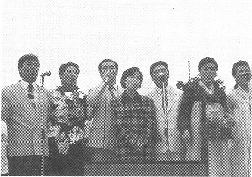 1992년 8월16일 분단 이후 처음으로 한 무대에서 입을 맞춘 남북 대중예술인들.