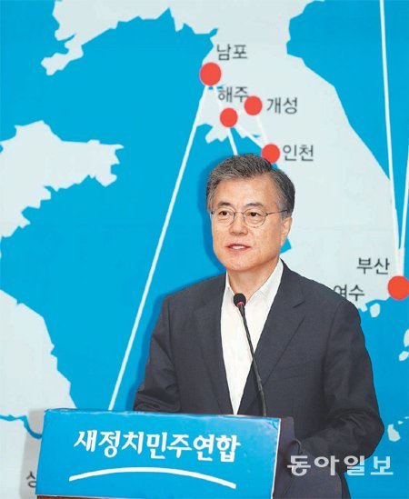 새정치민주연합 문재인 대표가 16일 국회에서 광복 70주년 기자회견을 열고 “한반도의 새로운 경제 지도를 그려야 한다”고 밝히고 있다. 전영한 기자 scoopjyh@donga.com