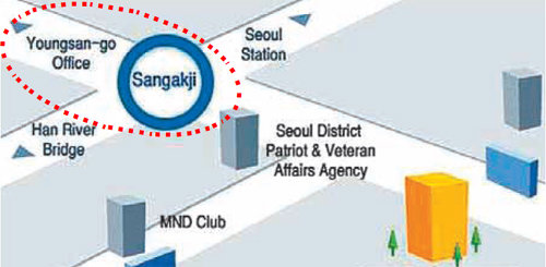 국방부 영문 홈페이지에 실린 청사 약도. 지하철 4호선 삼각지역은 ‘산각지(Sangakji)’로, 용산구청은 ‘영산고청(Youngsan-go Office)’이라고 잘못 적혀 있다(점선 안). 사진 출처 국방부 홈페이지