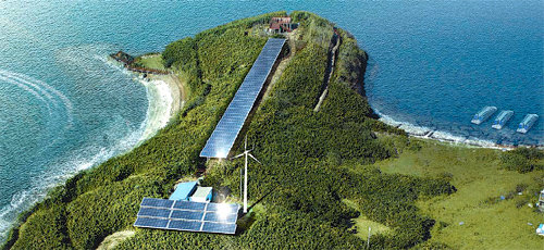 충남창조경제혁신센터의 ‘에너지 자립섬’ 프로젝트 대상인 충남 홍성군 죽도에 갖춰질 태양광설비 조감도. 한화그룹 제공