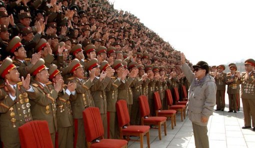 김정일은 ‘프룬제 아카데미아 사건’을 통해 비토 세력을 축출했다.