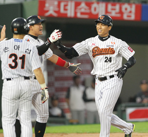 롯데 김문호(맨 오른쪽). 사진제공｜롯데 자이언츠