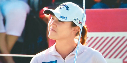 뉴질랜드 교포 리디아 고가 13일 프랑스 에비앙레뱅에서 열린 미국여자프로골프(LPGA)투어 에비앙 챔피언십에서 우승한 뒤 울먹이고 있다. jtbc골프 화면 촬영
