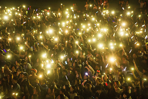 10일 밤 미국 밴드 마룬5의 대구 공연. 객석에 별이 켜졌다. 라이브네이션코리아 제공