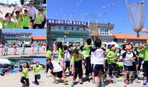 “오늘은 섬마을 운동회 날!” 인천 강화군 삼산초등학교에서 국민생활체육회가 후원하는 ‘작은 운동회’가 열렸다. 아이들, 학부모, 지역주민이 어우러져 판 뒤집기, 공 던져 선물 맞히기, 신발 멀리 던지기, 공 전달 릴레이 등을 통해 운동회의 즐거움과 추억을 나누었다. 석모도(강화군)｜김진환 기자 kwangshin00@donga.com