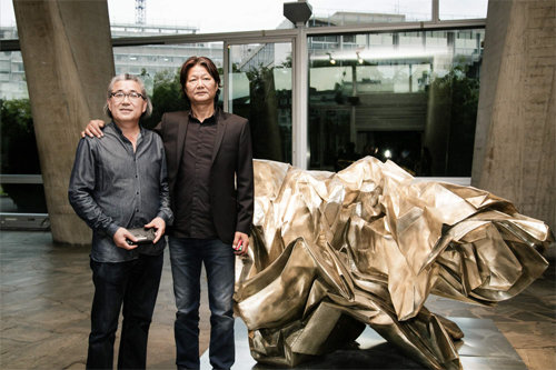 한홍수 화백(왼쪽)과 조각가 왕두. 사진제공 박우정　