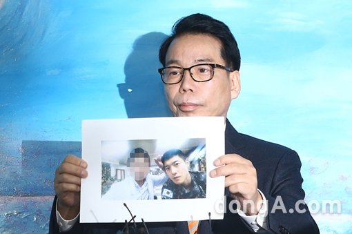 가수 김현중의 법률 대리인을 맡고 있는 이재만 변호사가 김현중이 이미 친자 확인을 위한 DNA 검사를 마쳤다고 밝혔다. 동아닷컴 방지영 기자 doruro@donga.com