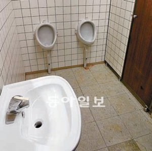 살인사건이 발생한 이태원 모 햄버거가게 화장실. (사진= 동아일보DB)