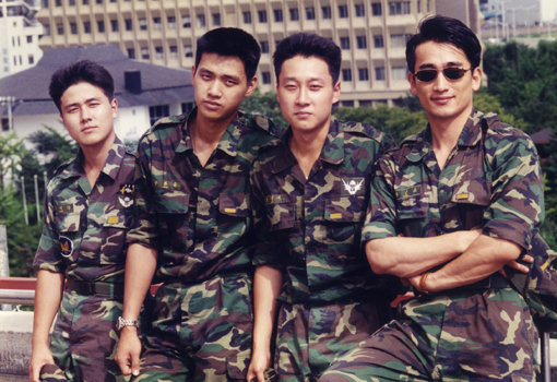 군 복무 시절 KBS 2TV ‘남자만들기’에 함께 출연한 감우성-구본승-이휘재-차인표.(왼쪽부터)