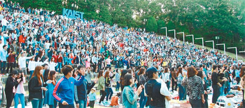 3, 4일 KAIST에서는 국내외 최강 뮤지션들이 무대에 서는 2015 KAIST 뮤직&아트 페스티벌이 열린다. 사진은 지난해 행사. KAIST 제공