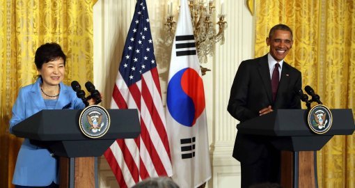 공동기자회견 박근혜 대통령이 16일 오후 (한국시간 17일 새벽) 워싱턴 백악관에서 버락 오바마 미국 대통령과 공동기자회견을 하고 있다. 청와대사진기자단