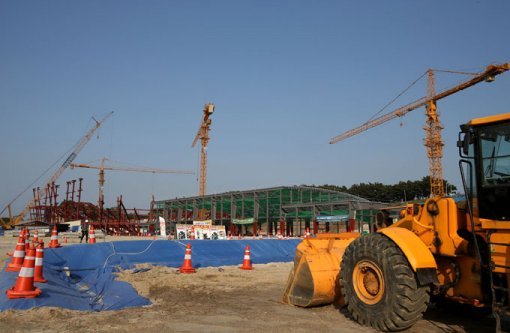 강릉 경포호 인근에 건설되고 있는 피겨 및 쇼트트랙 경기장 경포아이스아레나 공사 현장.