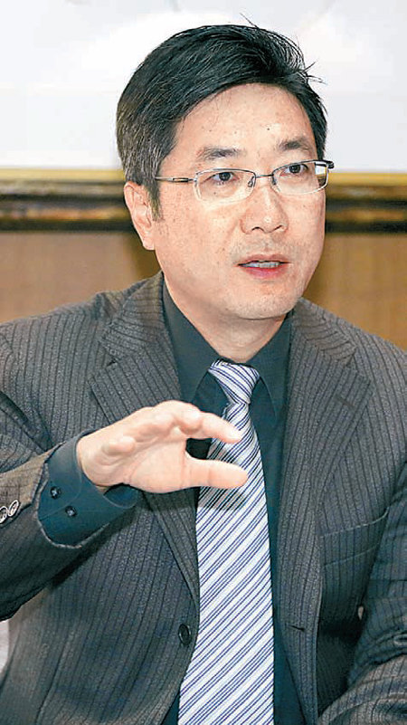 텅빈성 중국 청쿵상학원 부원장이 22일 서울 중구 신라호텔에서 향후 중국 경제를 전망하면서 한국 기업들이 중국의 변화에 민감히 반응해야 한다고 강조했다. 중국 청쿵상학원 제공