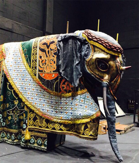 라 바야데르 2막 1장에 등장하는 200kg 무게의 코끼리 상. 유니버설발레단 제공