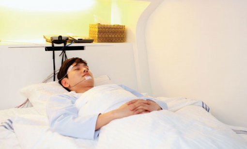 수면다원검사는 수면 중 발생하는 여러 비정상적 상태를 진단하는 검사로 많은 비용이 소요된다.