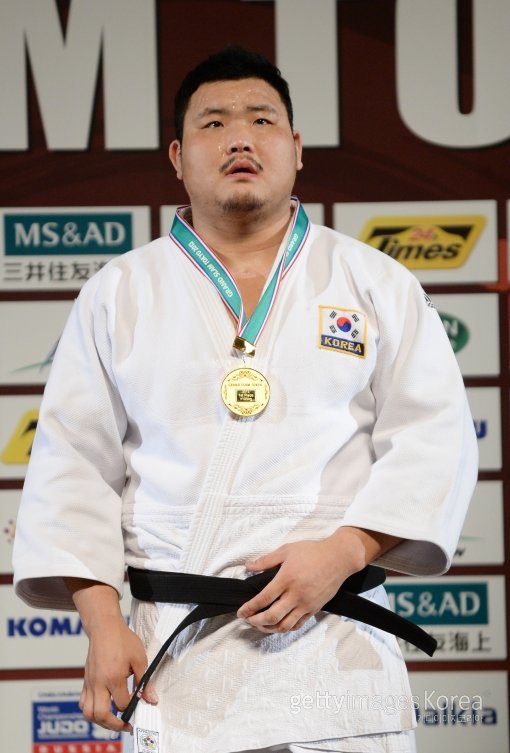사진은 재작년 도쿄에서 열린 유도 그랜드슬램에서 100kg 금메달을 목에 건 김성민의 모습. 사진=ⓒGettyimages멀티비츠