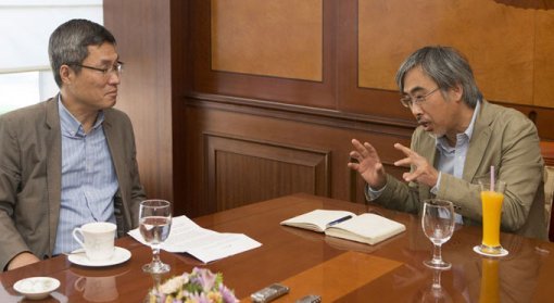 이태호(오른쪽) 참여연대 사무처장은 “박근혜 정부가 통일에 대해 이니셔티브를 쥐려는 태도는 바람직하다”고 말했다.