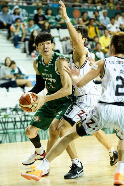 동부 김주성(맨 왼쪽). 사진제공｜KBL