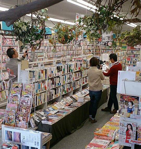 일본 홋카이도 스나가와 시의 이와타 서점. 개인 취향에 맞춰 책을 보내주는 서비스로 전국적 인기를 얻었다. 5일 서점 페이스북에는 ‘주문 폭주로 현재 주문을 못 받는다’는 공지를 올릴 정도다. 이와타 서점 제공