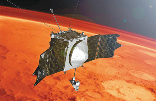지난해 9월 화성 궤도에 진입해 1년여 화성 대기를 탐사해온 미국항공우주국(NASA)의 탐사선 ‘메이븐’. 메이븐의 관측 데이터를 토대로 NASA는 5일(현지 시간) “태양풍의 영향으로 화성 대기가 사라졌다”고 밝혔다. NASA 제공