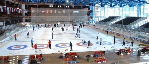 1956년 동계올림픽이 열린 코르티나의 올림픽스타디움은 현재도 아이스하키 경기장 등으로 활발하게 활용된다.