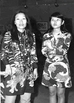 1974년 한 국내 행사에 참석한 고(故) 천경자 화백(왼쪽)과 큰딸 이혜선 씨.