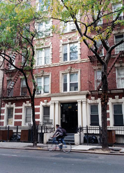 천경자 화백이 생전 당시 딸 이혜선 씨와 함께 머물렀던 미국 뉴욕 맨해튼의 아파트.