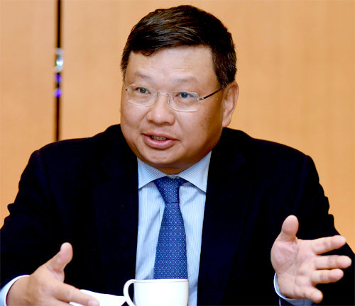 샹빙 CKGSB 총장은 본보 기자와 만나 도시화 진전과 내수 확대 등으로 중국 경제가 성장을 지속할 것이라고 강조했다. CKGSB 제공