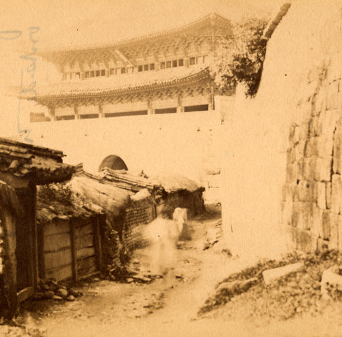 조지 클레이턴 포크가 1884년 촬영한 숭례문.서울역사박물관 제공