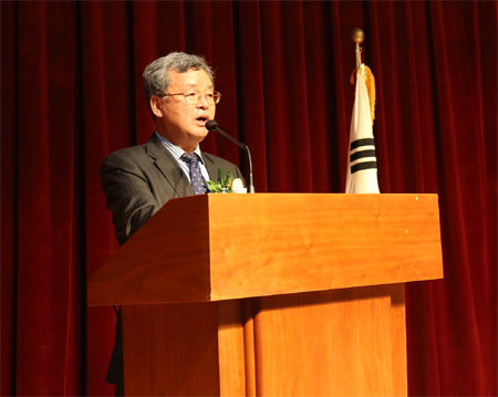 한시준 단국대 동양학연구원장이 17일 ‘한국의 독립운동과 연합국의 관계’ 학술회의에서 개회사를 하고 있다. 단국대 제공