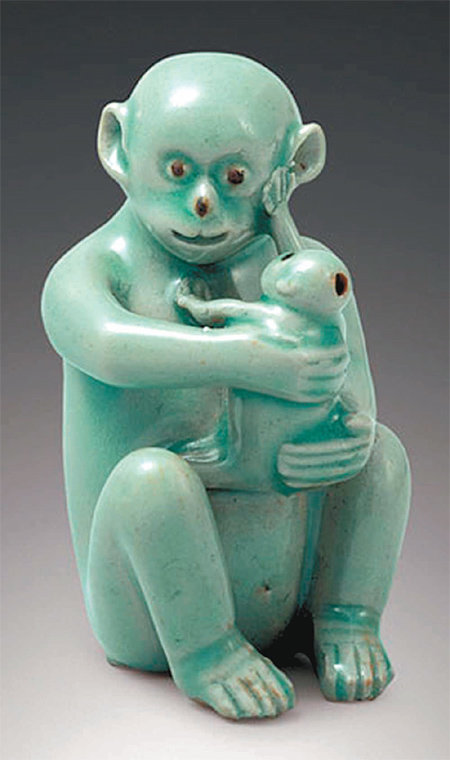 국보 270호 청자 모자(母子)원숭이모양 연적(고려 12세기). 새끼를 바라보는 어미 원숭이의 눈길에 사랑이 가득하다. 고려청자 마니아들이 아주 좋아하는 작품가운데 하나로 꼽힌다.