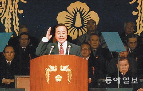 1993년 제14대 대통령 취임



1993년 2월 25일 국회 앞 광장에서 열린 제14대 대통령 취임식.