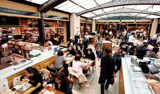 갤러리아백화점 명품관이 2012년 선보인 식품관 ‘고메이494’. 한 장소에서 세계 각국의 다양한 식문화를 만나는 콘셉트다.