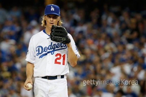 메이저리그 FA(프리에이전트) 시장의 최대어로 꼽혀온 우완투수 잭 그레인키가 5일(한국시간) LA 다저스를 떠나 애리조나와 6년 2억650만달러 계약에 합의했다. 연평균 3442만달러로 메이저리그 역사상 최고액이다. 사진=ⓒGettyimages멀티비츠