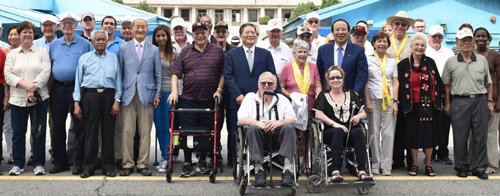 새에덴교회가 올해 초청해 판문점을 찾은 6.25전쟁 해외 참전용사들. 새에덴교회 제공