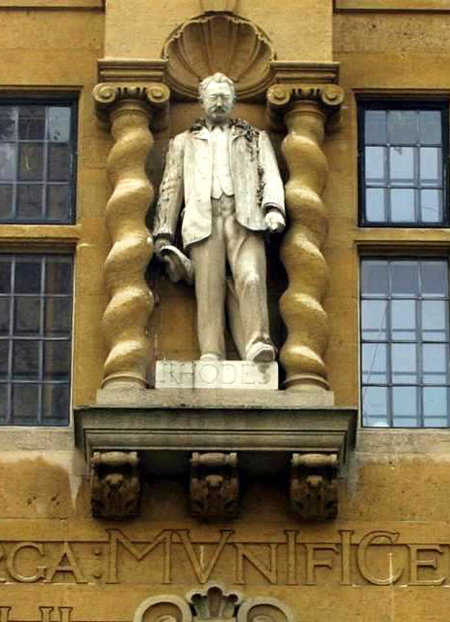 영국 옥스퍼드대 오리얼 칼리지에 있는 세실 로즈 동상.사진 출처 가디언 홈페이지