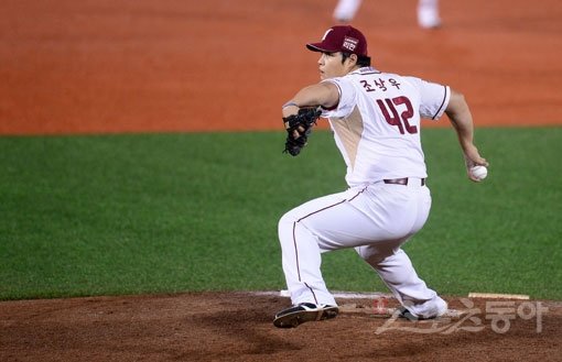 넥센 염경엽 감독이 조상우를 선발로 돌리는 승부수를 띄웠다. 염 감독은 앤디 밴 헤켄, 손승락 등 주축 선수들이 빠져나가면서 약해진 투수진을 보강하기 위해 조상우 선발 전환 카드를 만지작거리고 있다. 스포츠동아DB