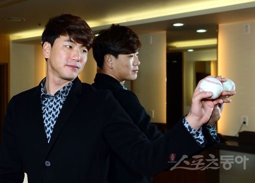 언제나 나가면 승리를 바라는 야구팬들의 눈길 속에서 김광현은 9년을 살아왔다. 이제 에이스의 숙명을 받아들이며 결과를 떠나 최선의 노력을 다한 선수이기를 스스로에게 다짐한다. 스포츠동아DB