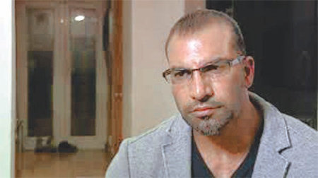 미국 입국을 저지당한 영국인 무슬림 무함마드 타리끄 마흐무드 씨. 마흐무드 씨 가족은 종교를 이유로 입국을 거부당했다고 주장했으나 미국 당국은 분명한 이유를 밝히지 않았다. 워싱턴포스트 홈페이지