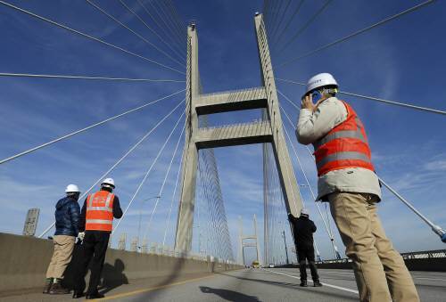 사진 = 동아일보 DB, 서해대교