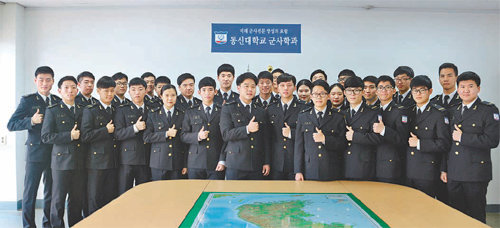 ‘2015 육군 군장학생 선발시험’에서 동신대 군사학과 1학년 남학생 21명은 전원 합격의 쾌거를 이뤘다. 동신대 제공