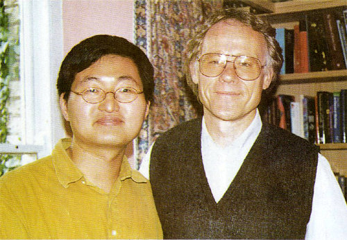 맹성렬 교수(왼쪽)가 책 ‘신의 지문’ 등에서 초고대문명설을 주장한 영국 작가 그레이엄 행콕과 1997년 함께 찍은 사진. 맹성렬 교수 제공