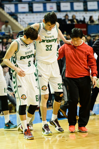 동부 김주성(가운데). 사진제공｜WKBL