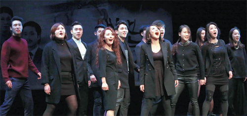 배우들이 한국 최초 여성 비행사이자 독립운동가인 권기옥의 삶을 다룬 뮤지컬 ‘비 갠 하늘’을 연습하고 있다. 대구시립극단 제공